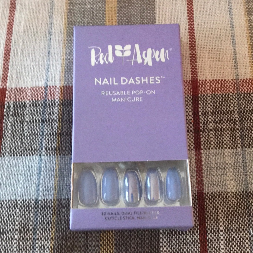 Red Aspen nail dashes